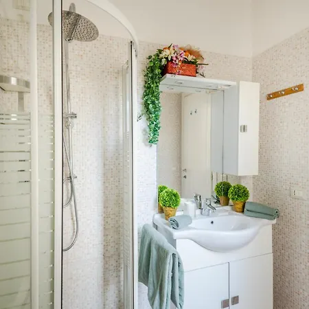 Terrace In Simple Duplex Daire Viareggio
