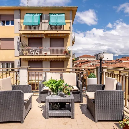 Terrace In Simple Duplex Viareggio