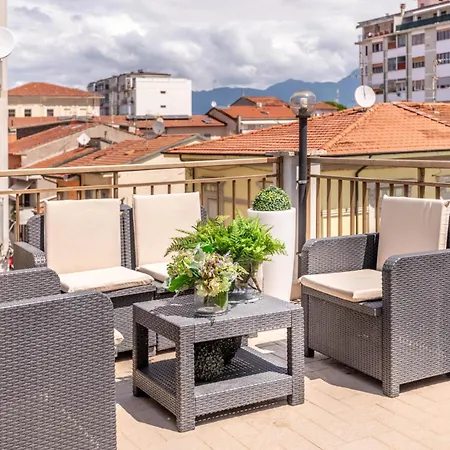 Terrace In Simple Duplex Apartmán Viareggio