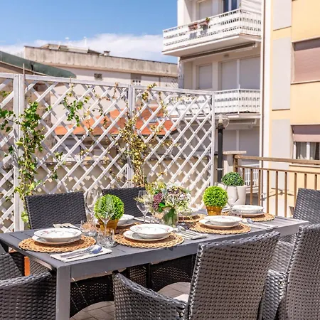 Terrace In Simple Duplex דירה