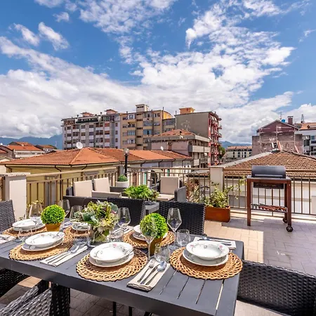 Terrace In Simple Duplex * וירג'יו